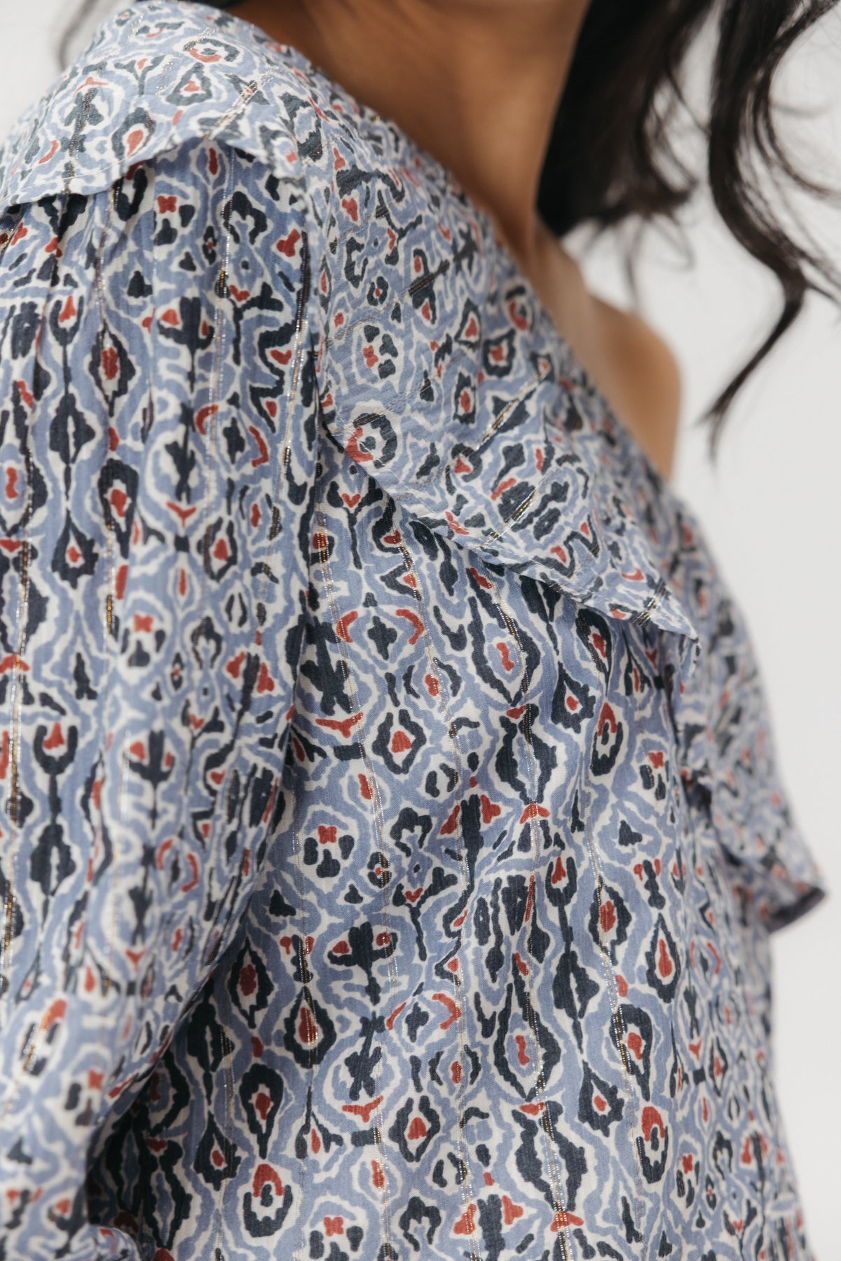 BLUSA TEEN ASIMÉTRICA ESTAMPADO GEOMÉTRICO MULTICOLOR