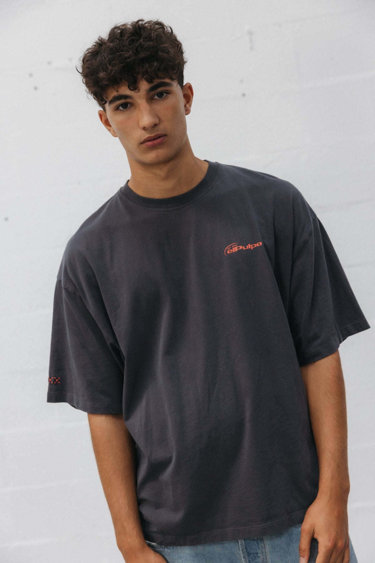 CAMISETA UNISEX THEY NOT LIKE US ANTRACITA