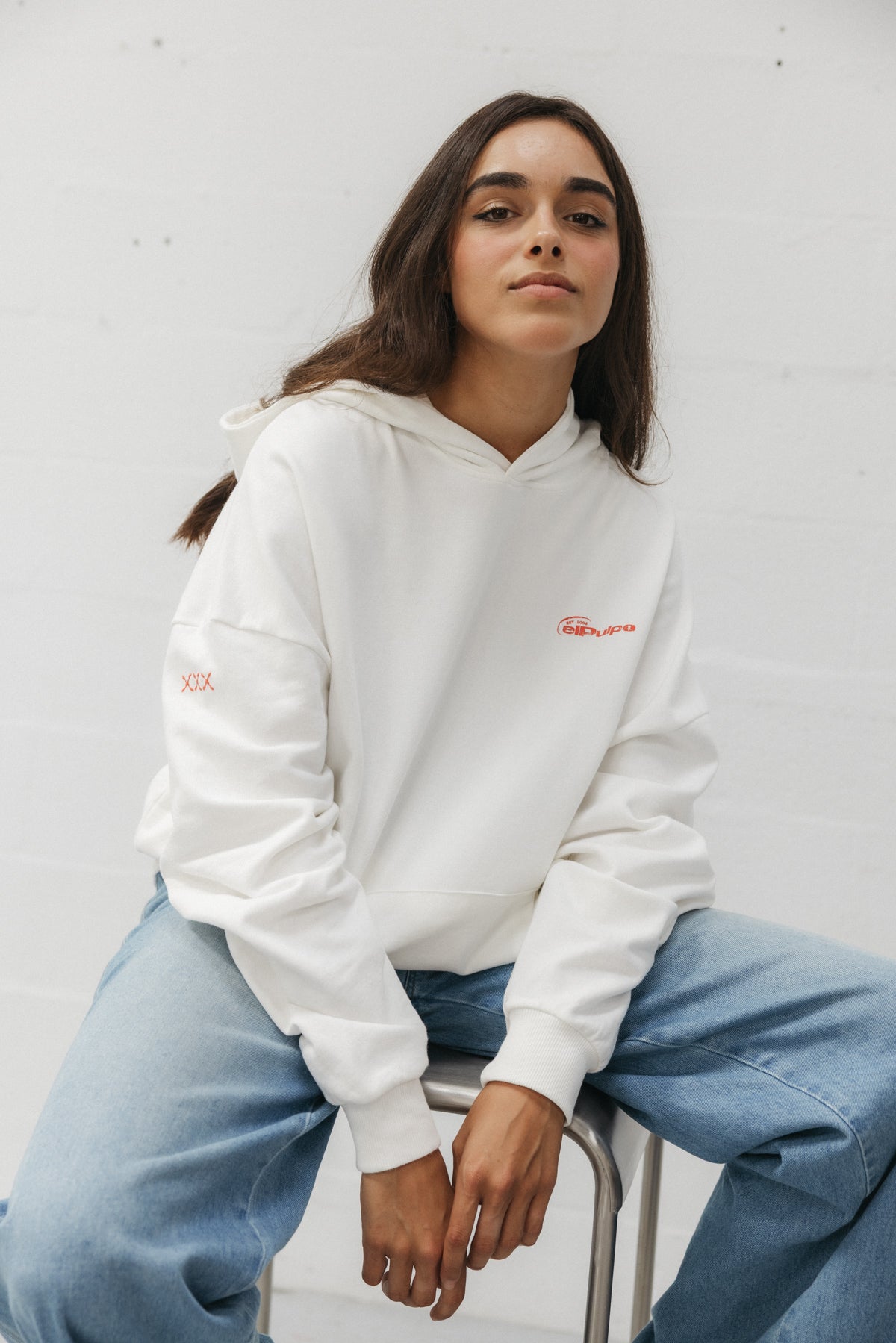 SUDADERA CAPUCHA UNISEX THEY NOT LIKE US BLANCO ROTO