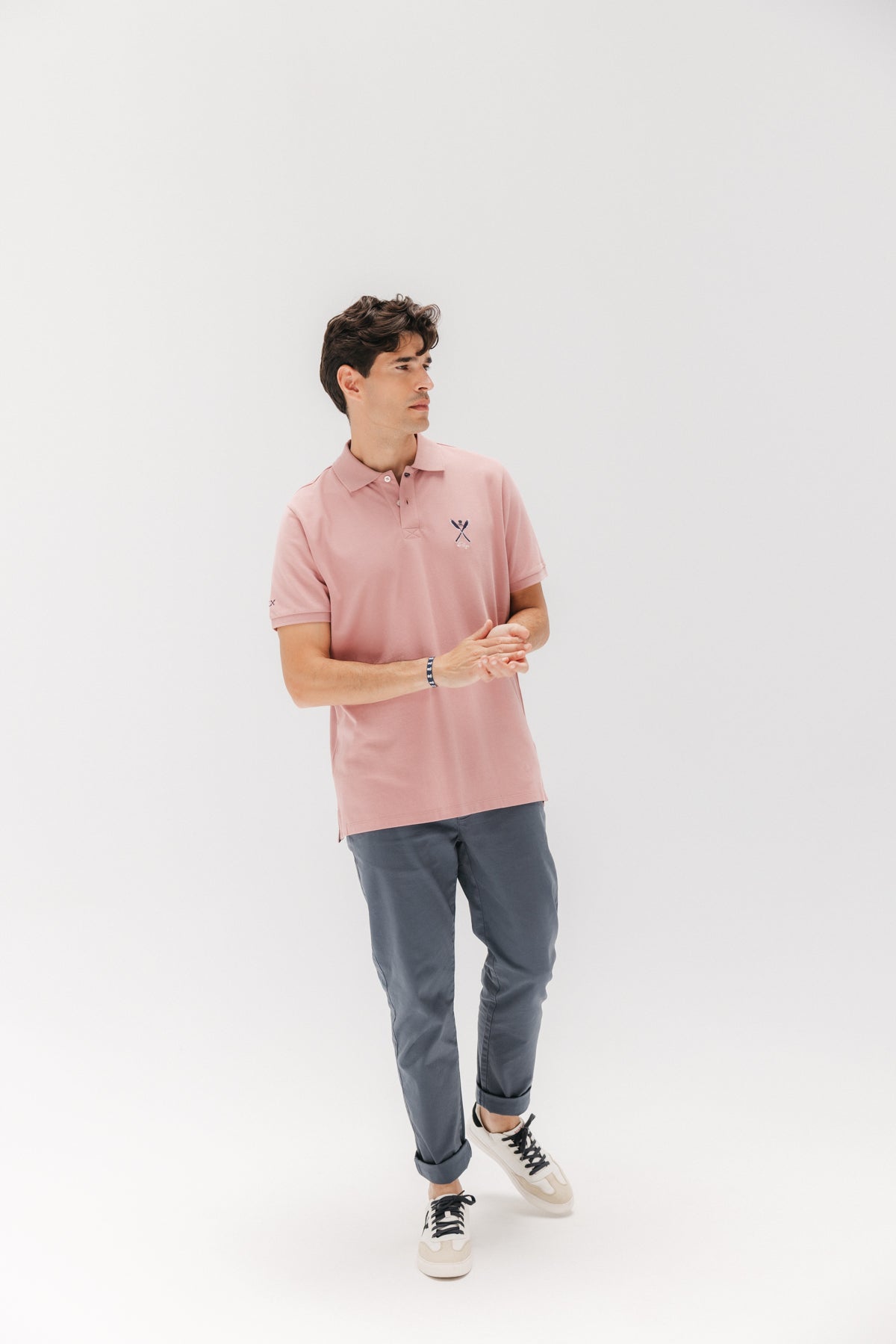 CAMISA POLO LAVADA COM DESENHO EM PEDRA ROSA