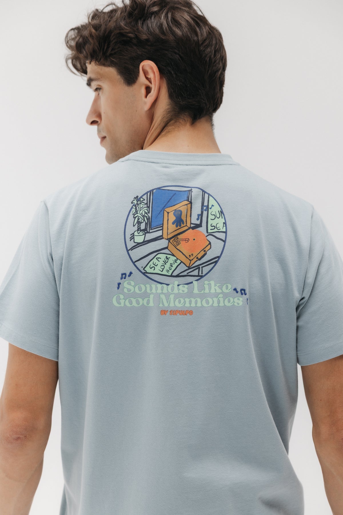 T-SHIRT ESTAMPADA SOUND LIKE GOOD MEMORIES EM CINZA-AZUL
