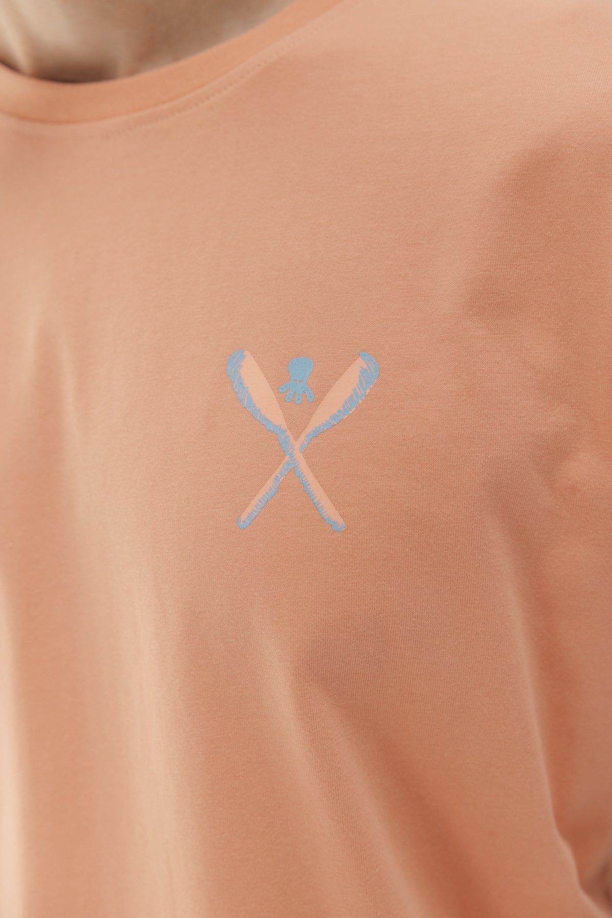 T-SHIRT PÁ DESENHADA POR PÊSSEGO
