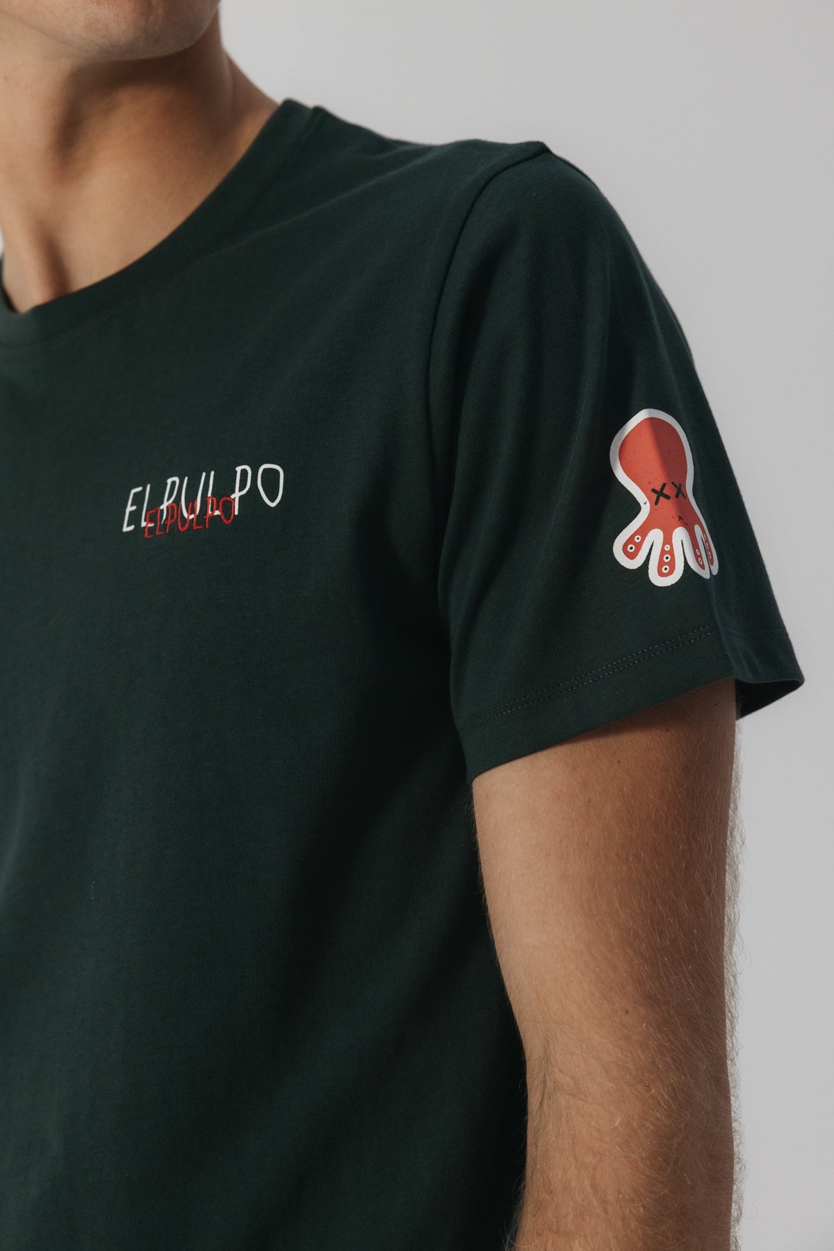 CAMISETA ESTAMPADO TRIPLE LOGO DESGASTADO VERDE BOTELLA