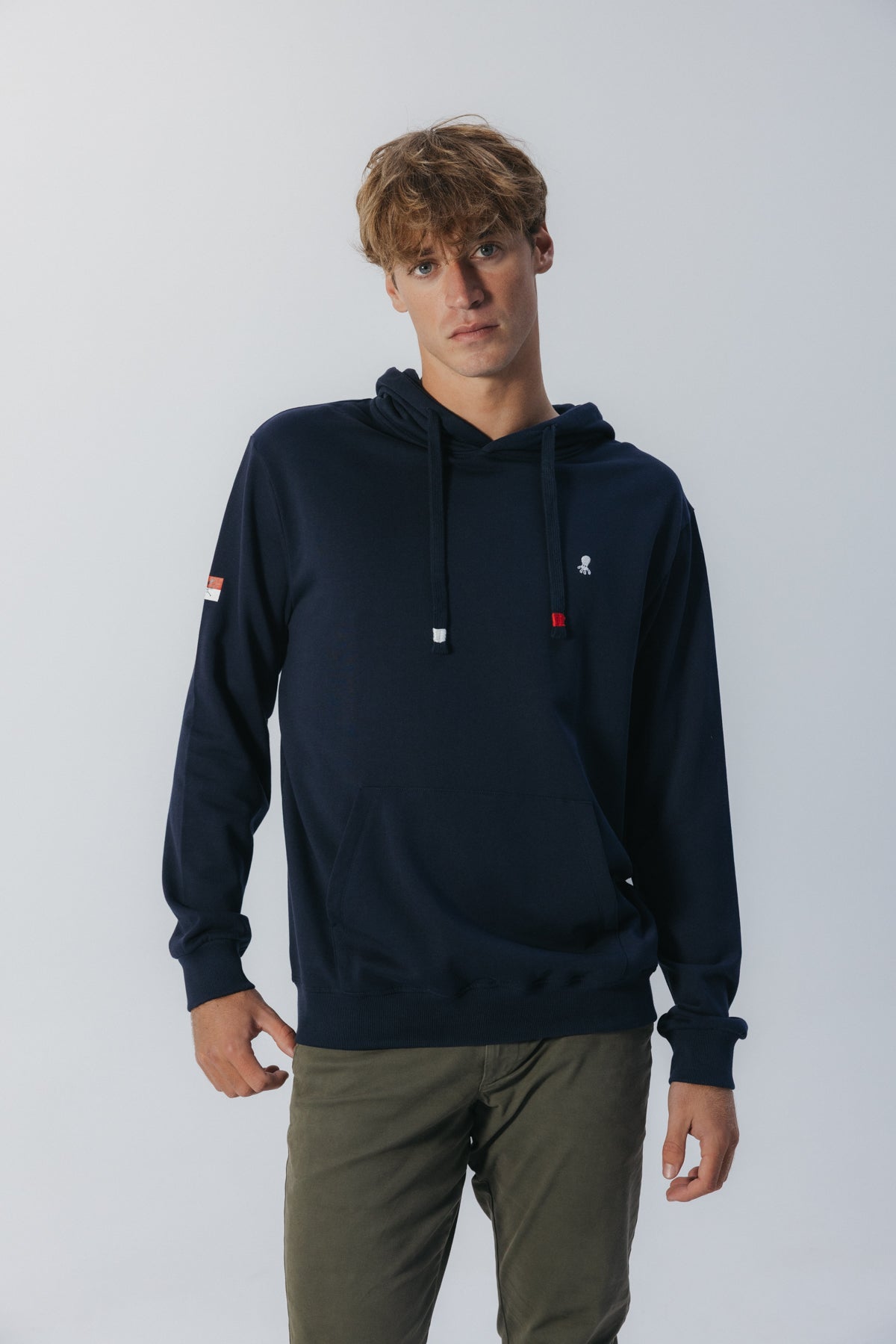 SUDADERA CAPUCHA BORDADO HERITAGE AZUL MARINO