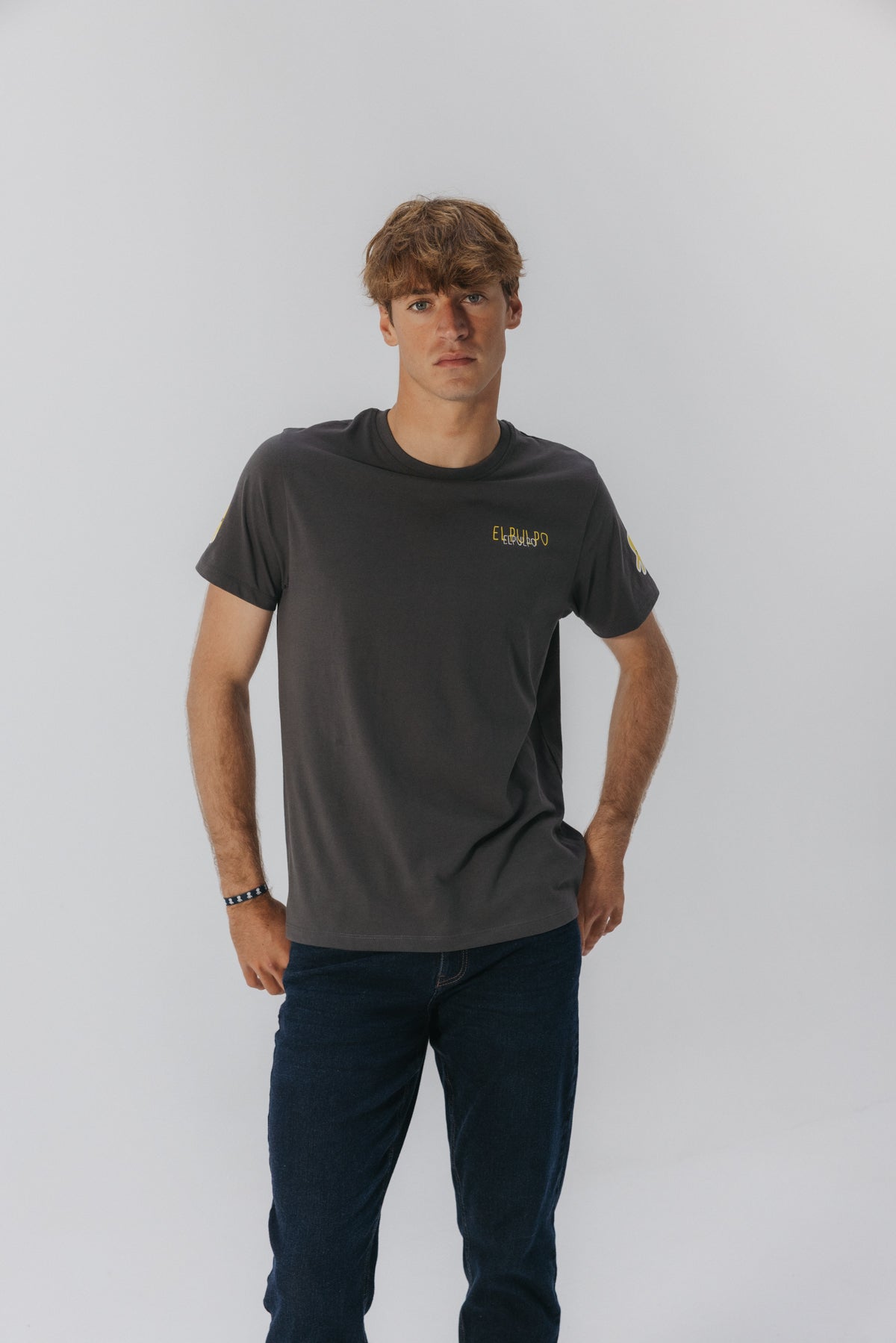 CAMISETA ESTAMPADO TRIPLE LOGO DESGASTADO ANTRACITA