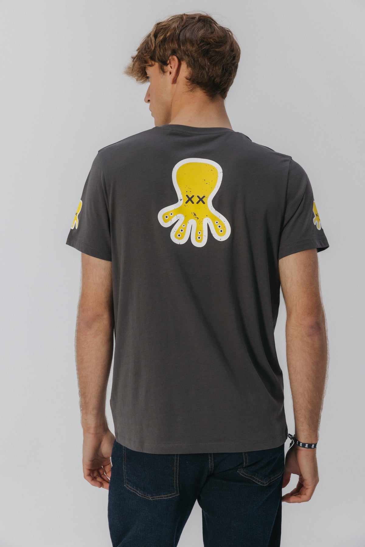 CAMISETA ESTAMPADO TRIPLE LOGO DESGASTADO ANTRACITA