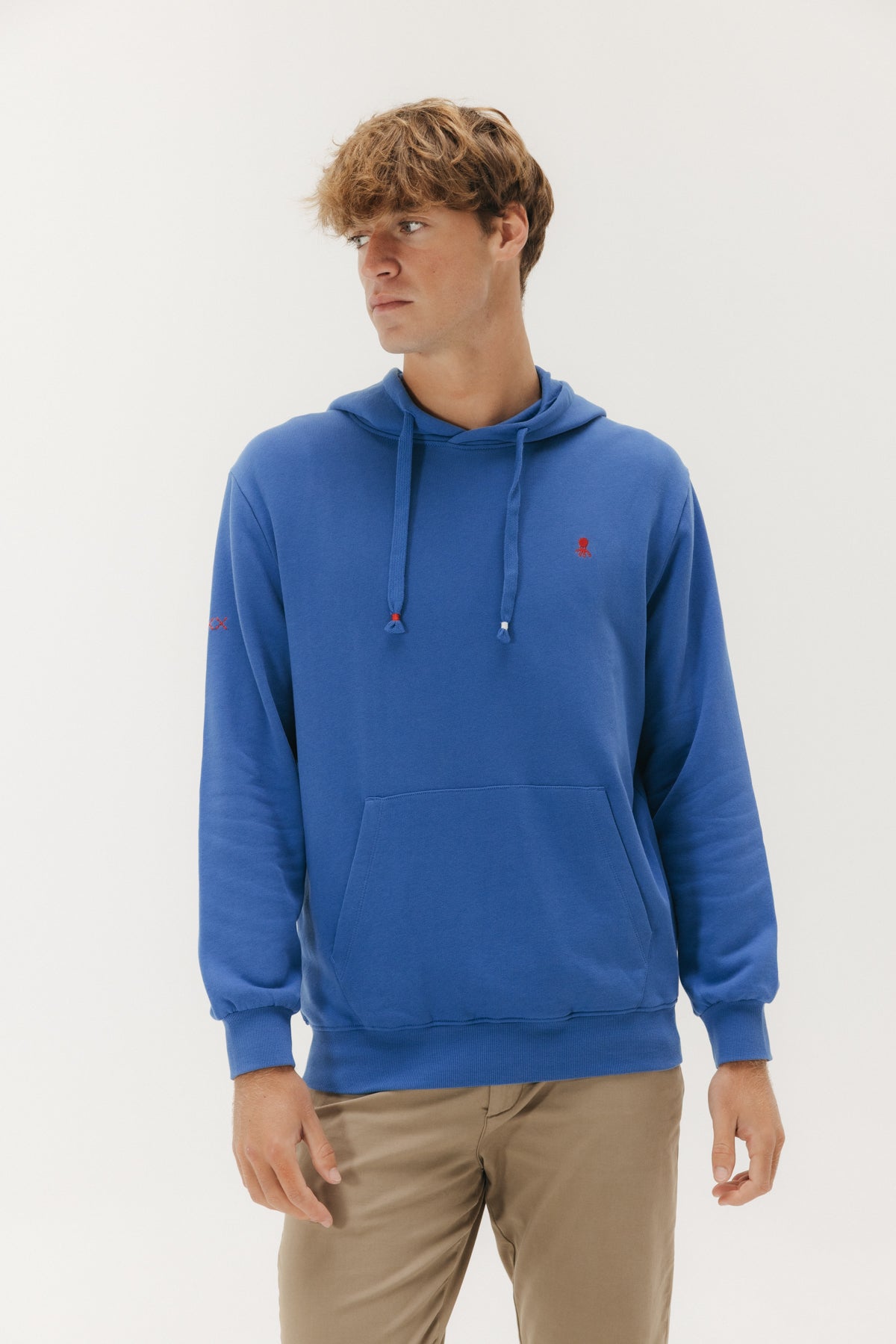 SUDADERA CAPUCHA LOGO BORDADO AZUL ELÉCTRICO