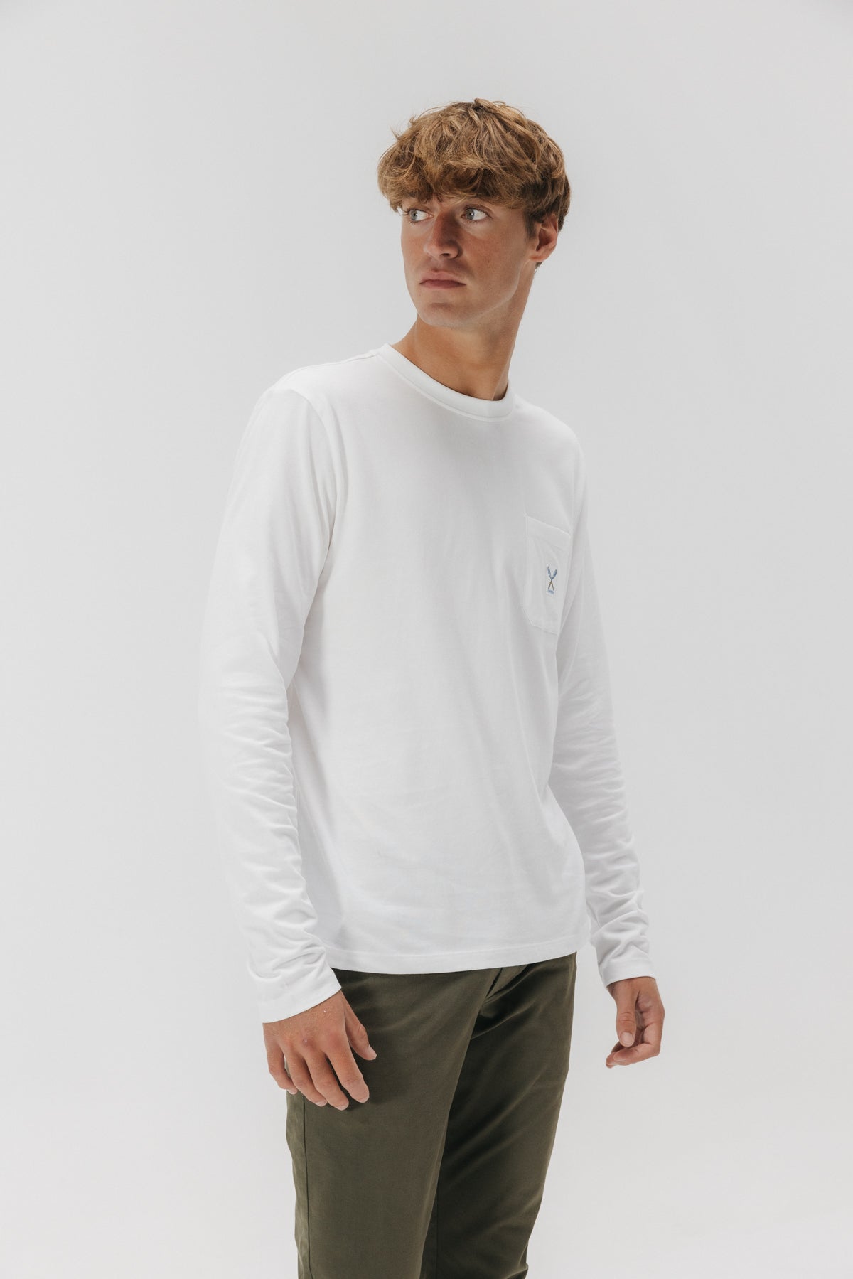 CAMISETA MANGA LARGA BOLSILLO ETIQUETA BLANCO PURO