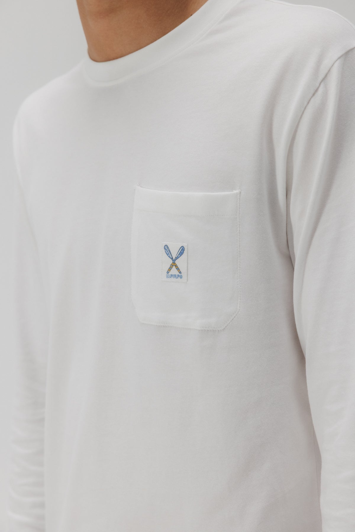 CAMISETA MANGA LARGA BOLSILLO ETIQUETA BLANCO PURO