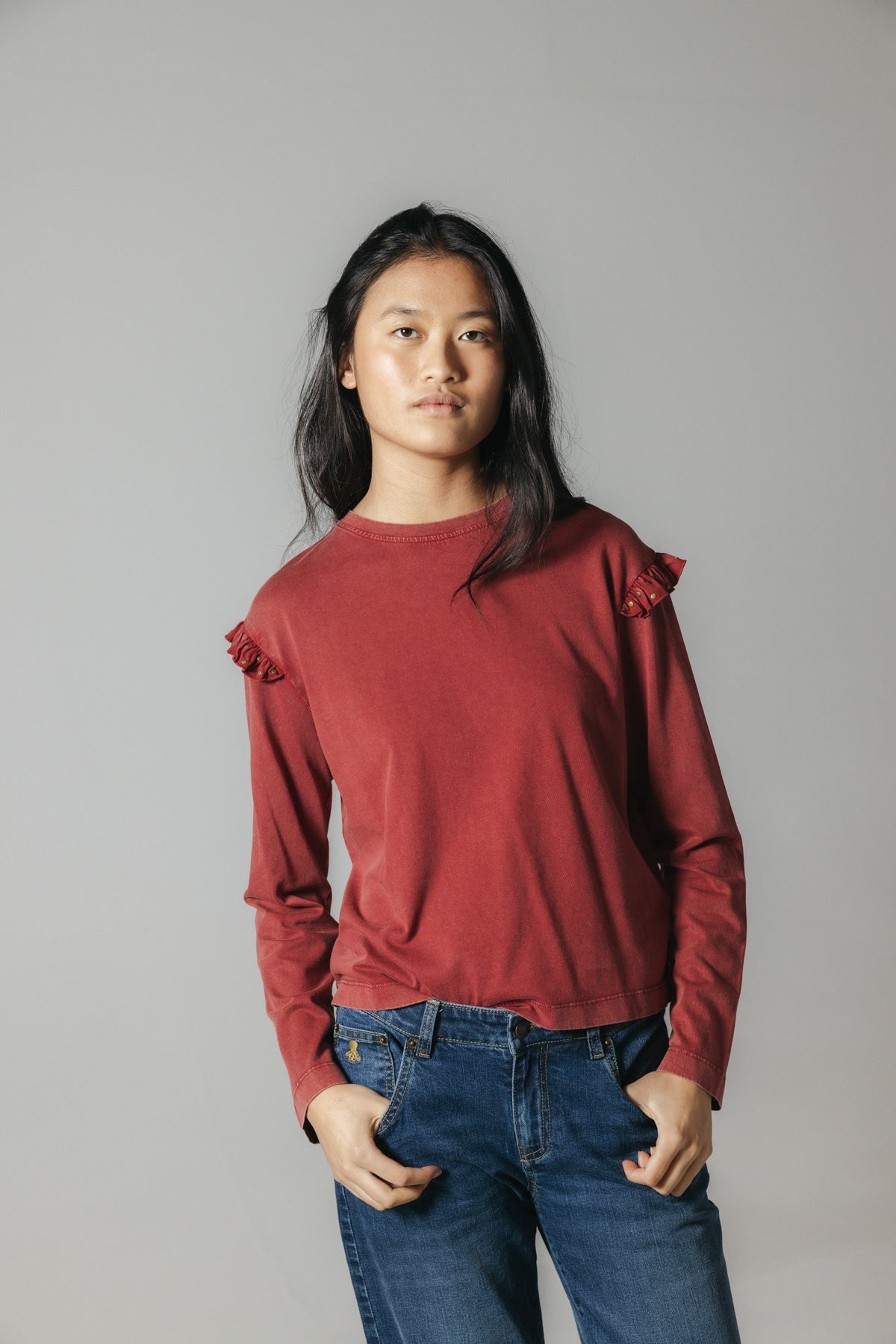 CAMISETA TEEN VOLANTES MANGA TACHAS GRANATE