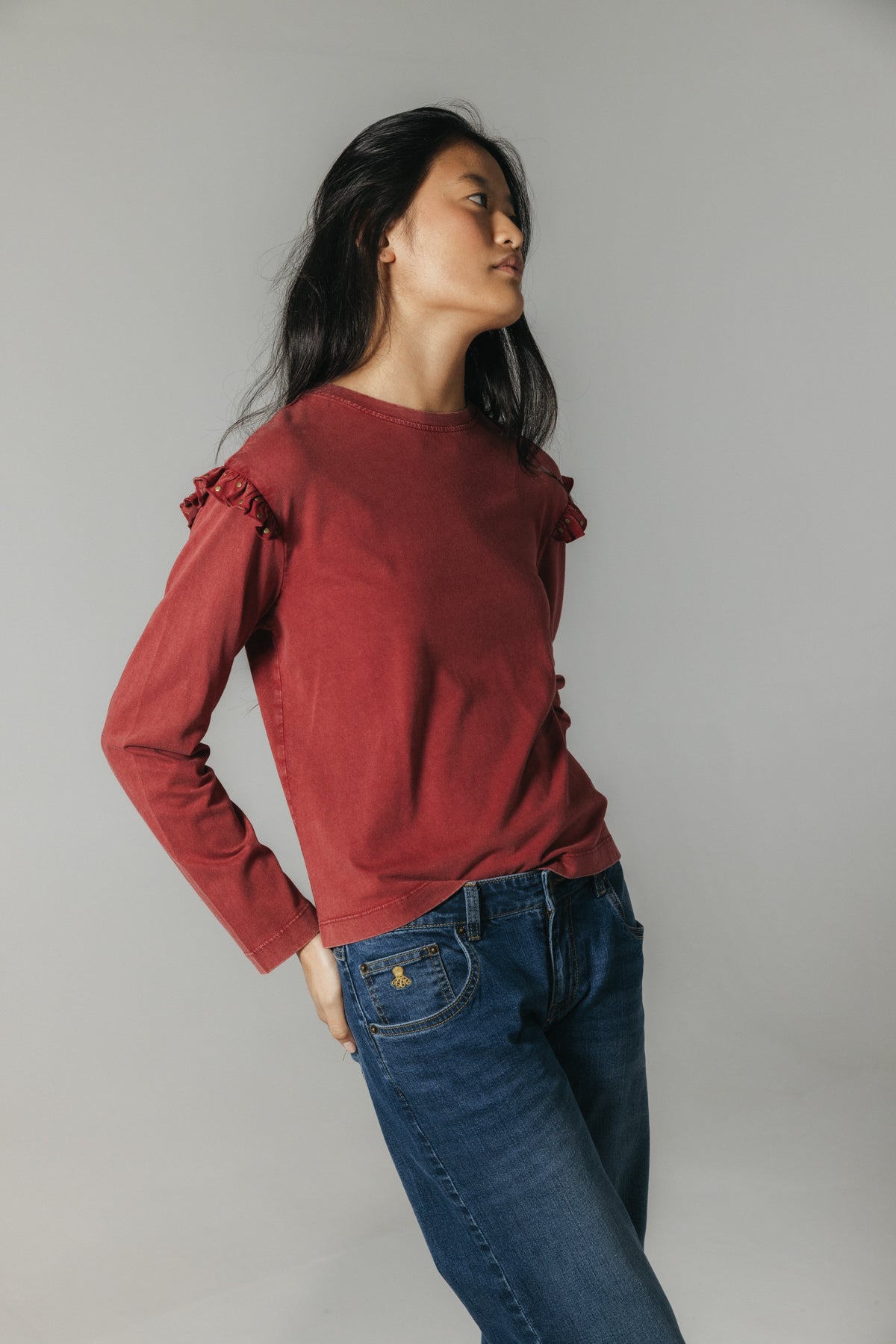 CAMISETA TEEN VOLANTES MANGA TACHAS GRANATE