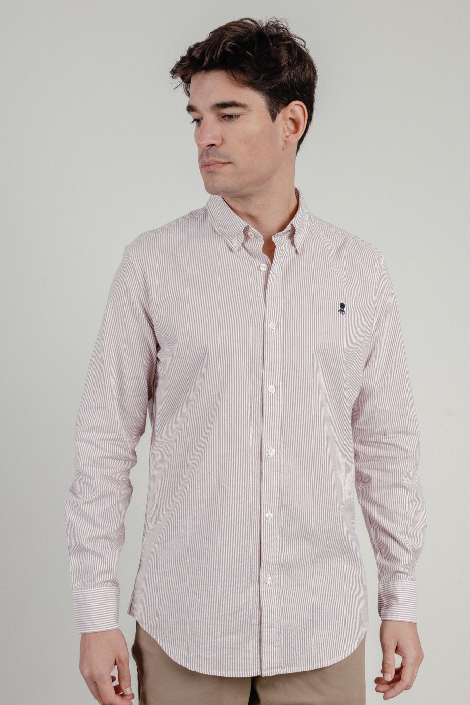 Camisa casual popelín raya pequeña canela