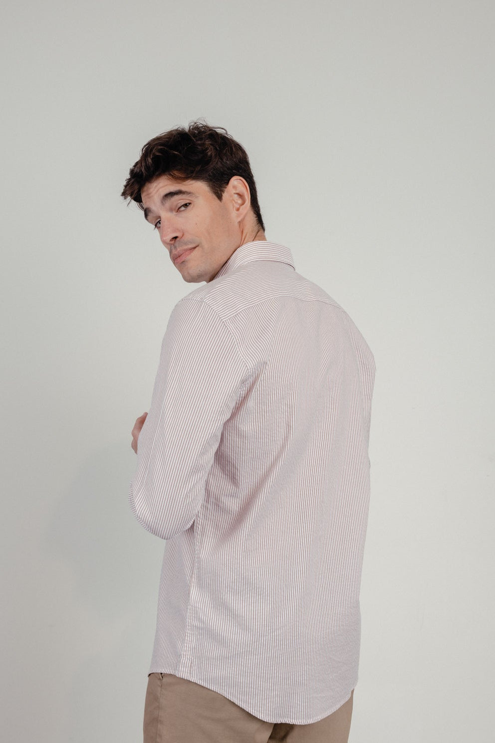 Camisa casual popelín raya pequeña canela