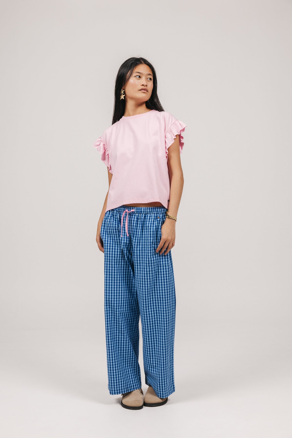 T-SHIRT ADOLESCENTE ROSA CLARO COM MANGA BABADA
