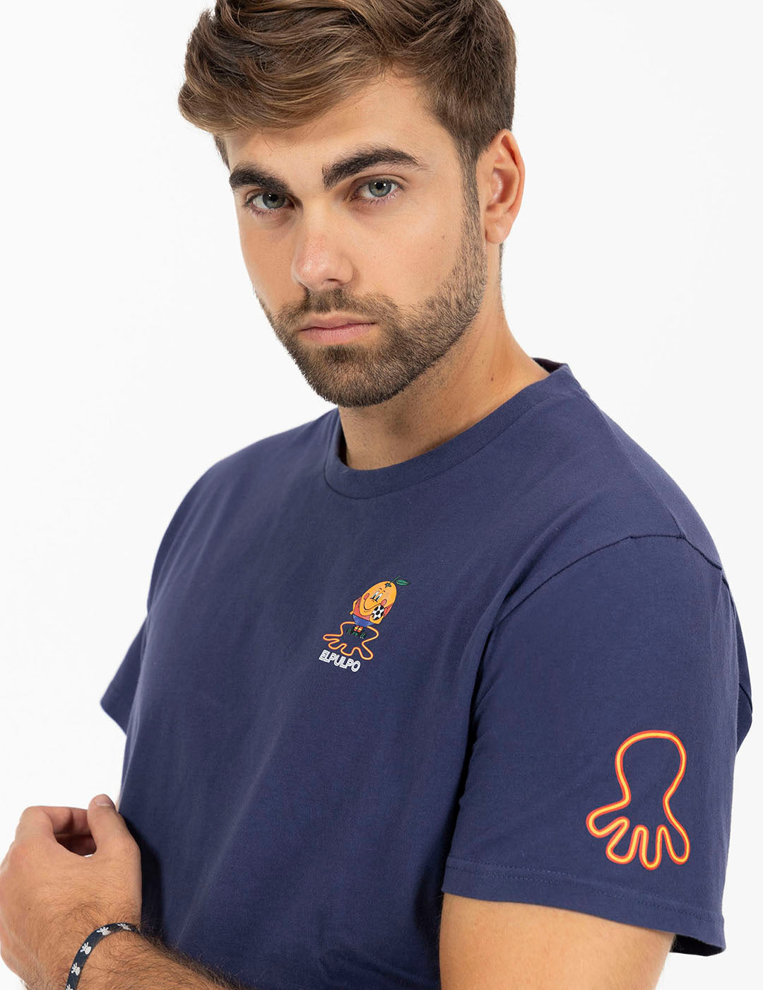 T-SHIRT DELAVÉ COM TRIPLA ESTAMPA AZUL MARINHO E LARANJA