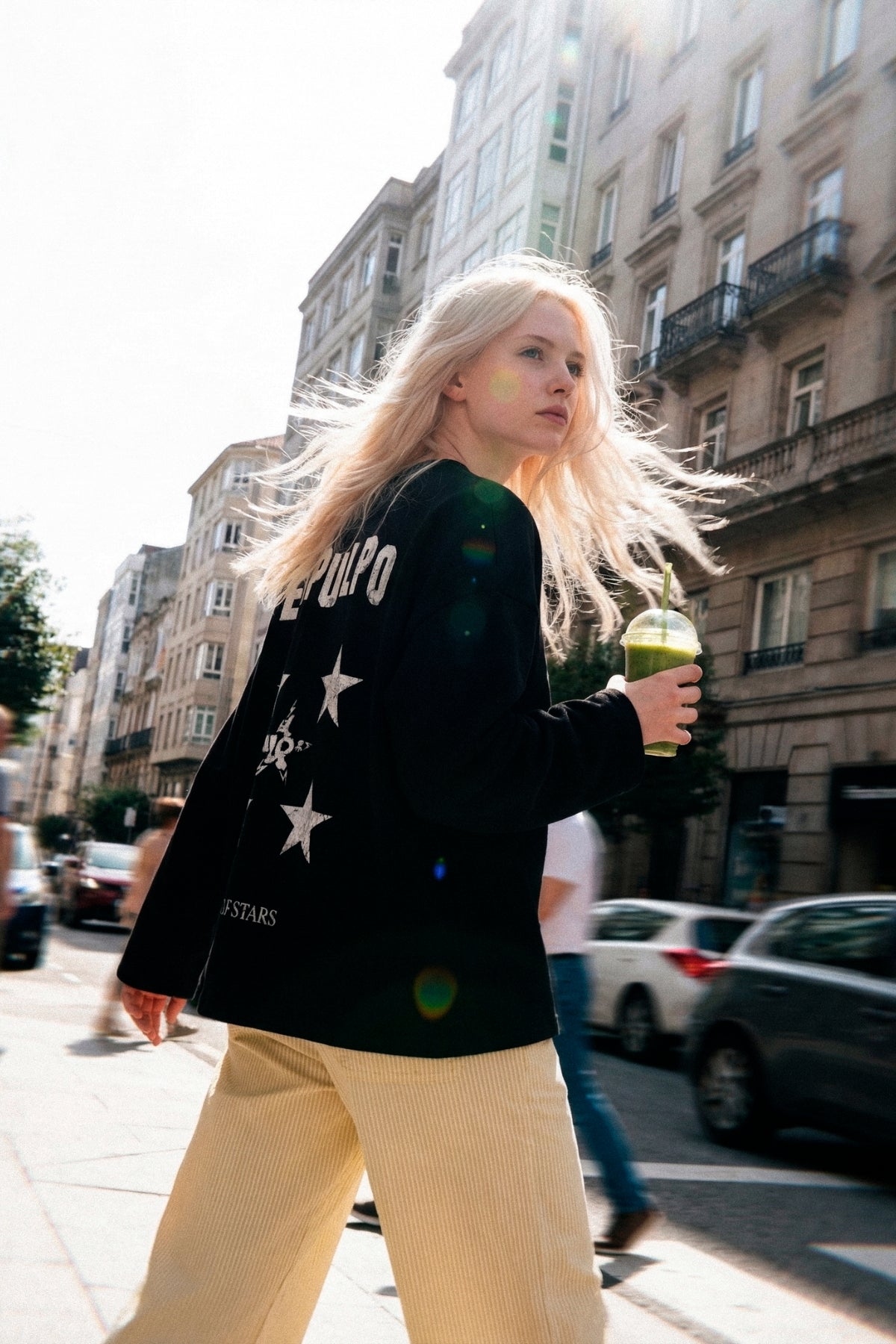 SUDADERA TEEN ESTAMPADO CITY OF STARS NEGRO