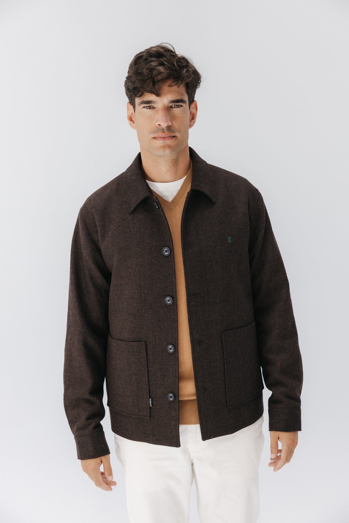 Sobrecamisa espinha de peixe com lã castanha