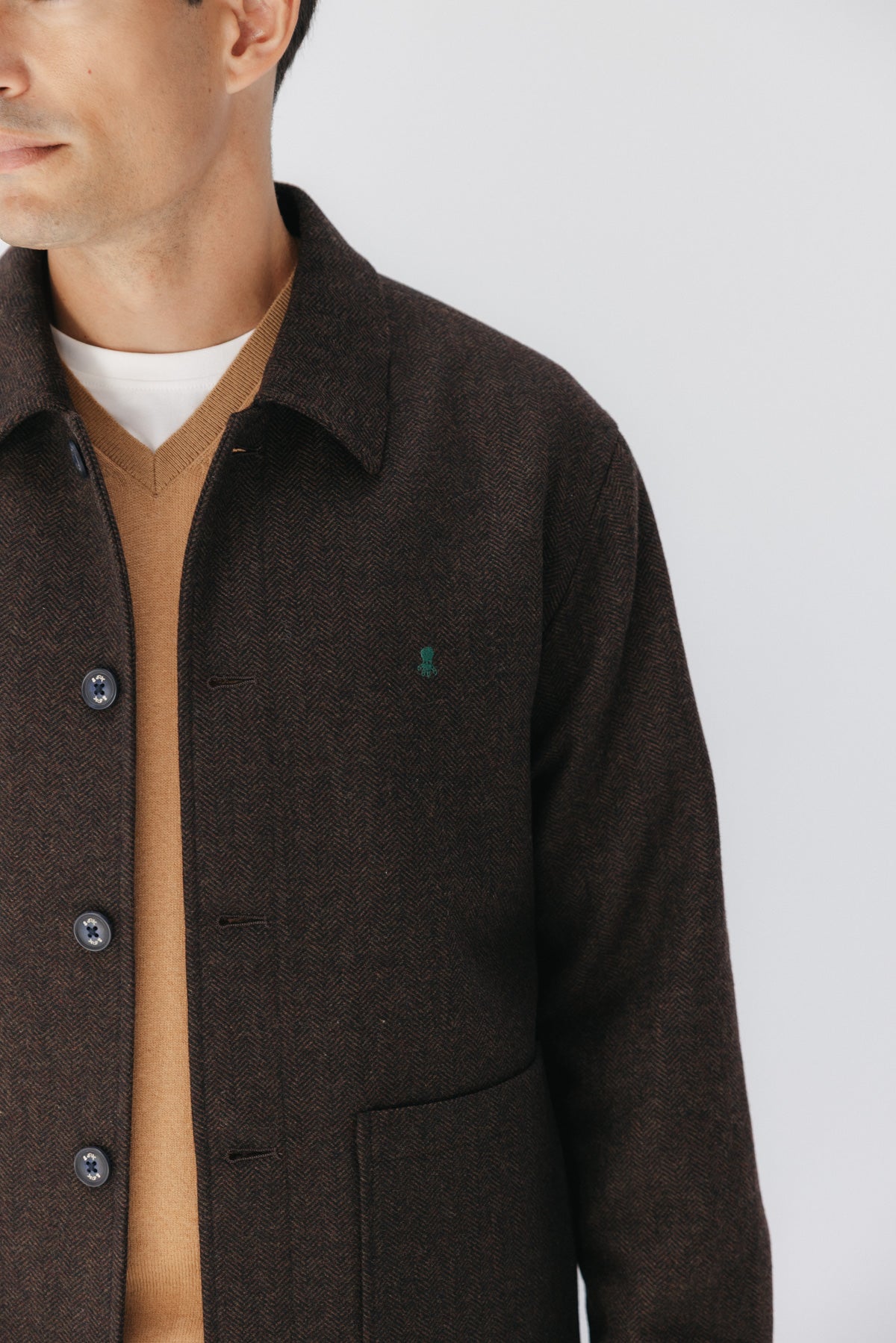 Sobrecamisa espinha de peixe com lã castanha
