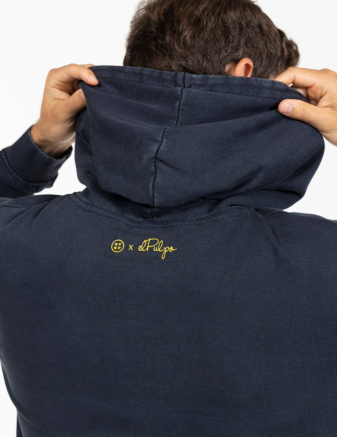 SWEATSHIRT COM CAPUZ DELAVÉ AZUL MARINHO COM LETRAS RFEF