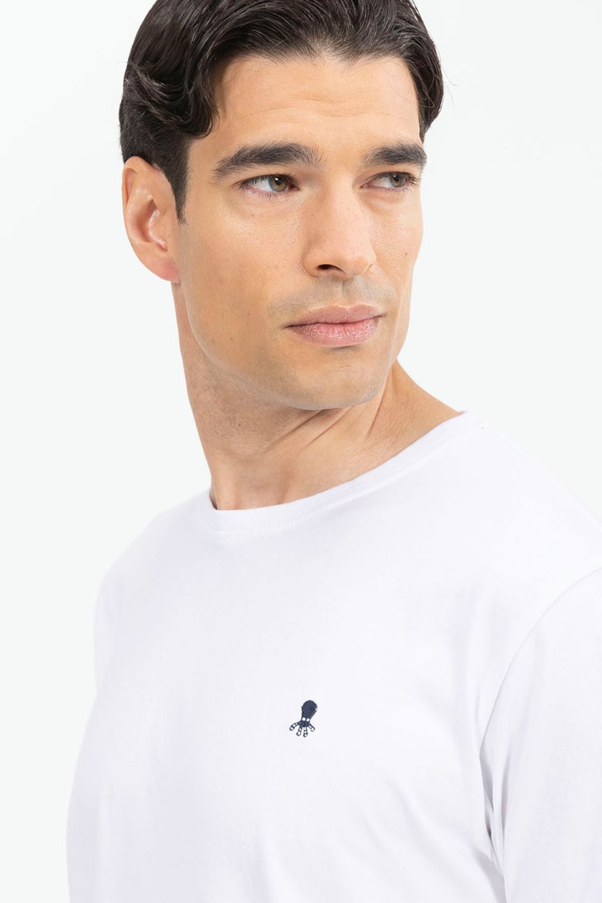 T-SHIRT BÁSICA ELPULPO EM BRANCO PURO