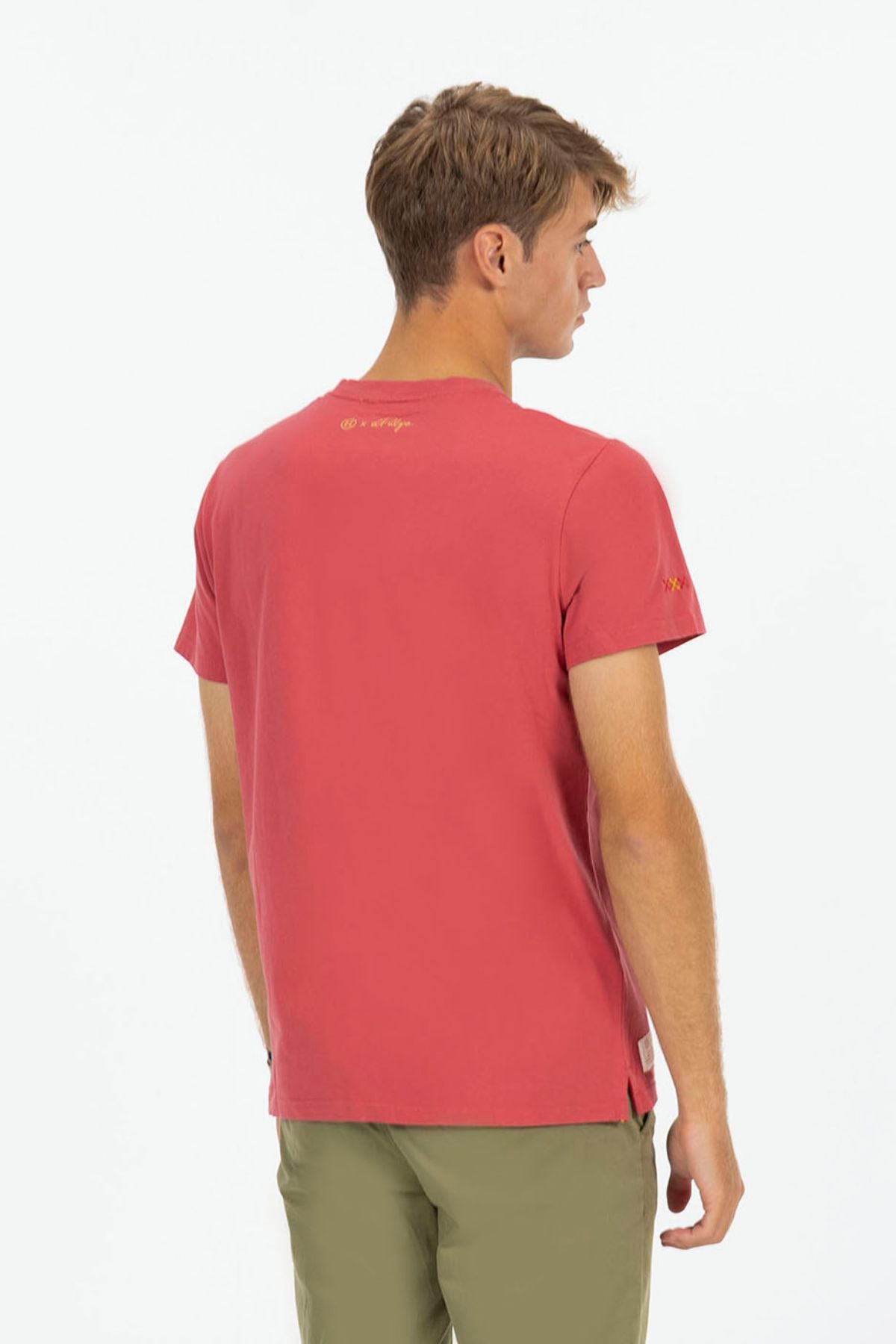 CAMISETA ESTAMPADO ELPULPO Y NARANJITO ROJO DELAVÉ