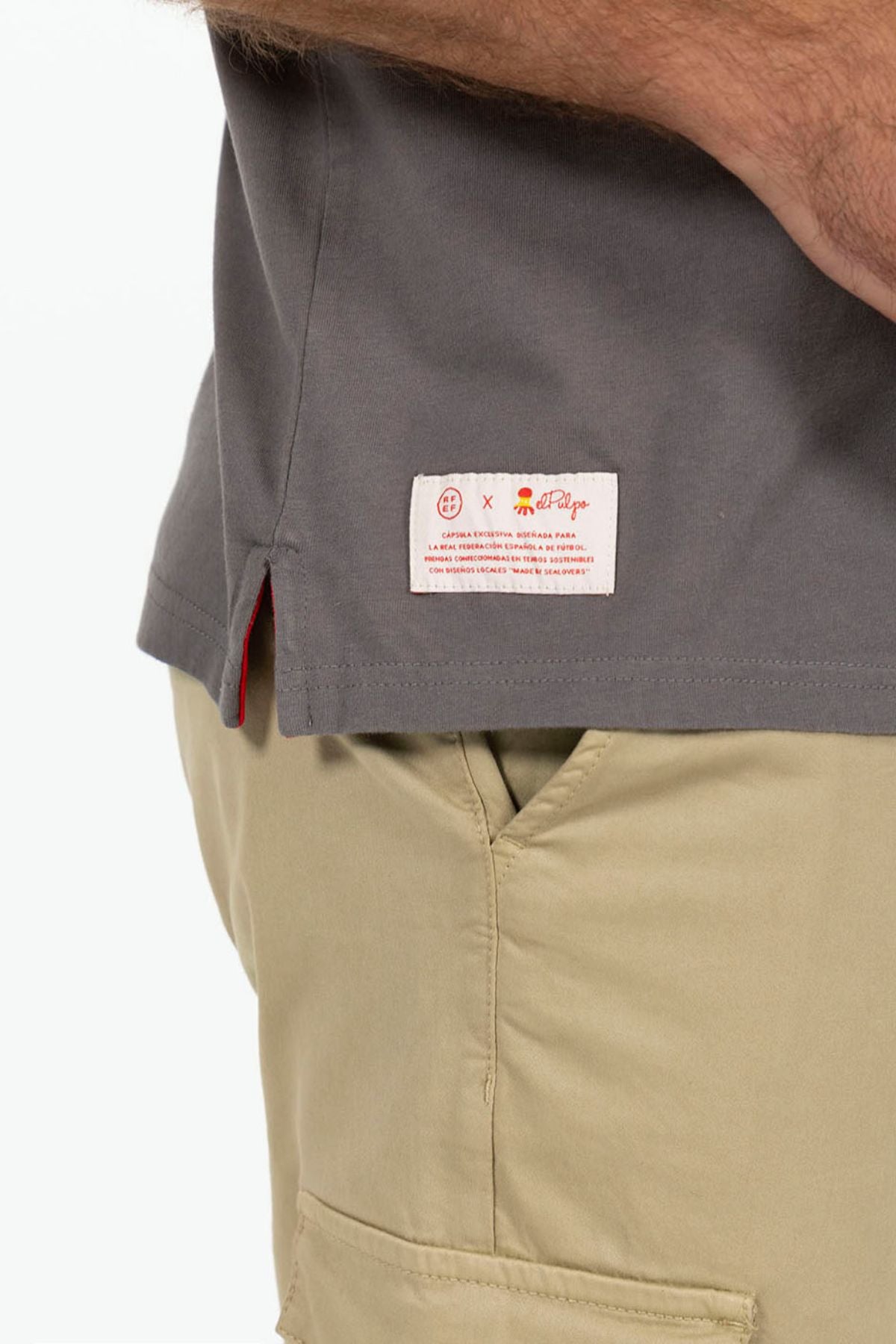 CAMISETA ESTAMPADO SILUETA NARANJITO CARBÓN