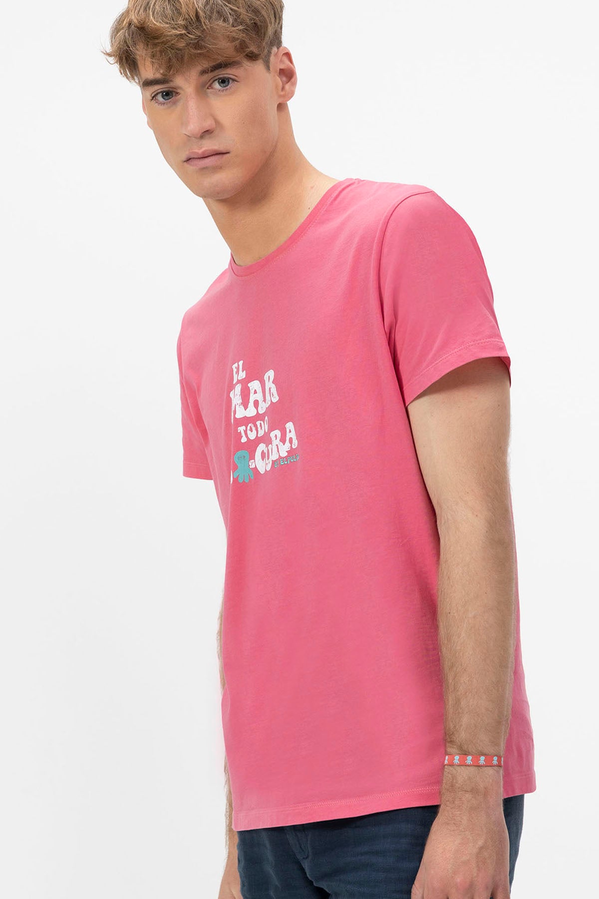 CAMISETA  EL MAR TODO LO-CURA ROSA CHICLE