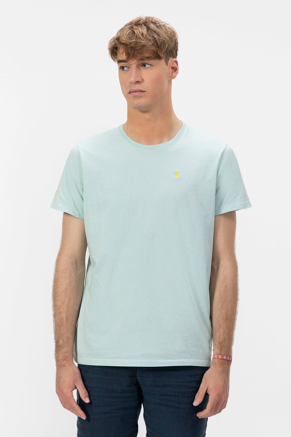 BASIC T-SHIRT WITH CONTRAST EMBROIDERY IN TURQUOISE BLUE