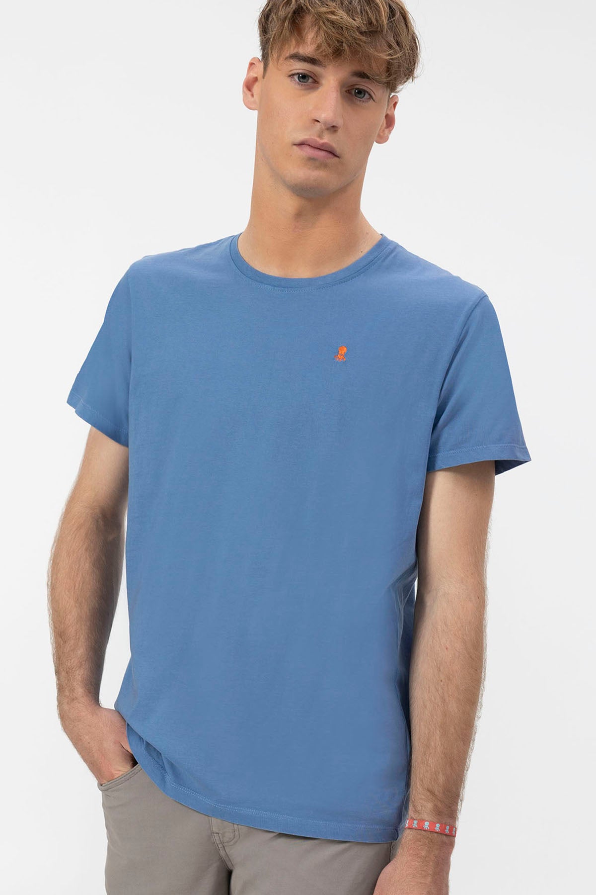 BASIC T-SHIRT WITH INDIGO CONTRAST EMBROIDERY