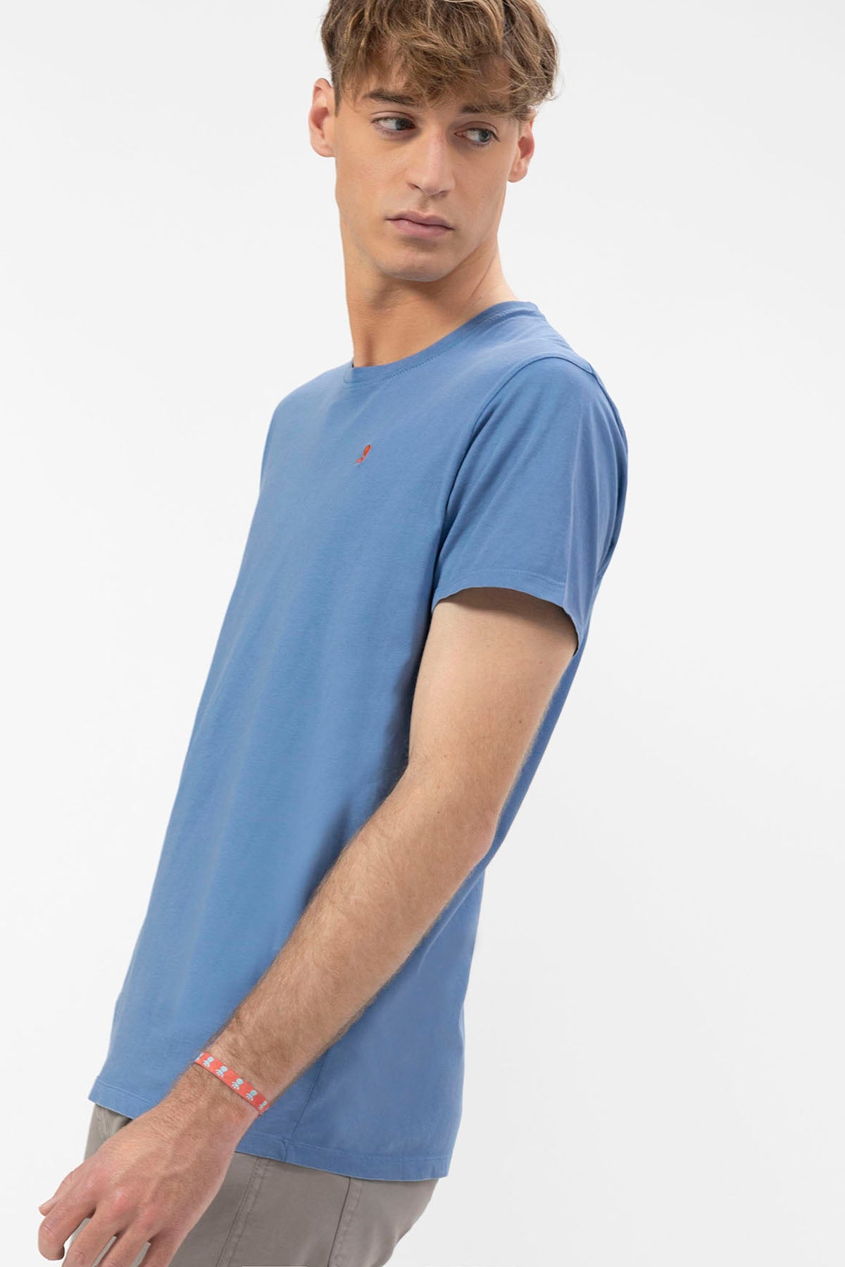 BASIC T-SHIRT WITH INDIGO CONTRAST EMBROIDERY