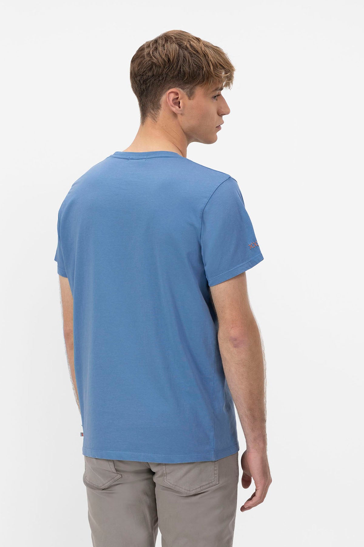 BASIC T-SHIRT WITH INDIGO CONTRAST EMBROIDERY