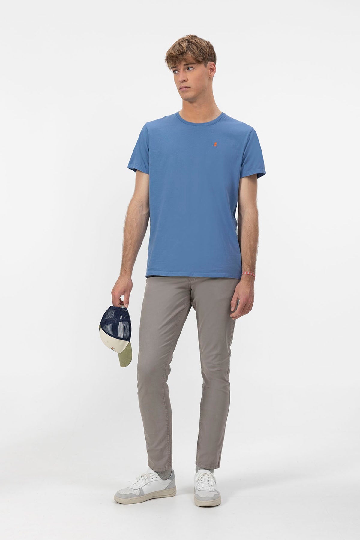 BASIC T-SHIRT WITH INDIGO CONTRAST EMBROIDERY