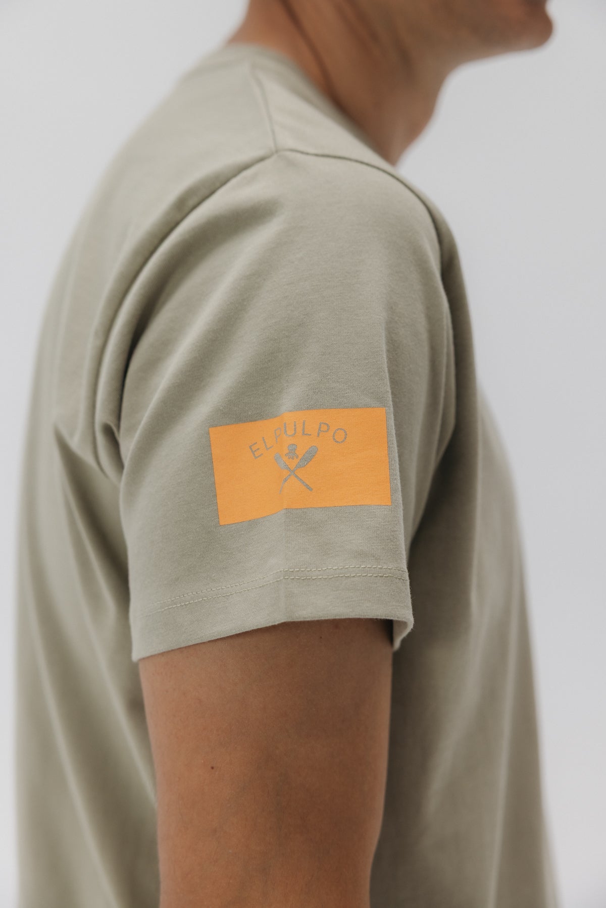 CAMISETA PARCHE PALAS VERDE KHAKI