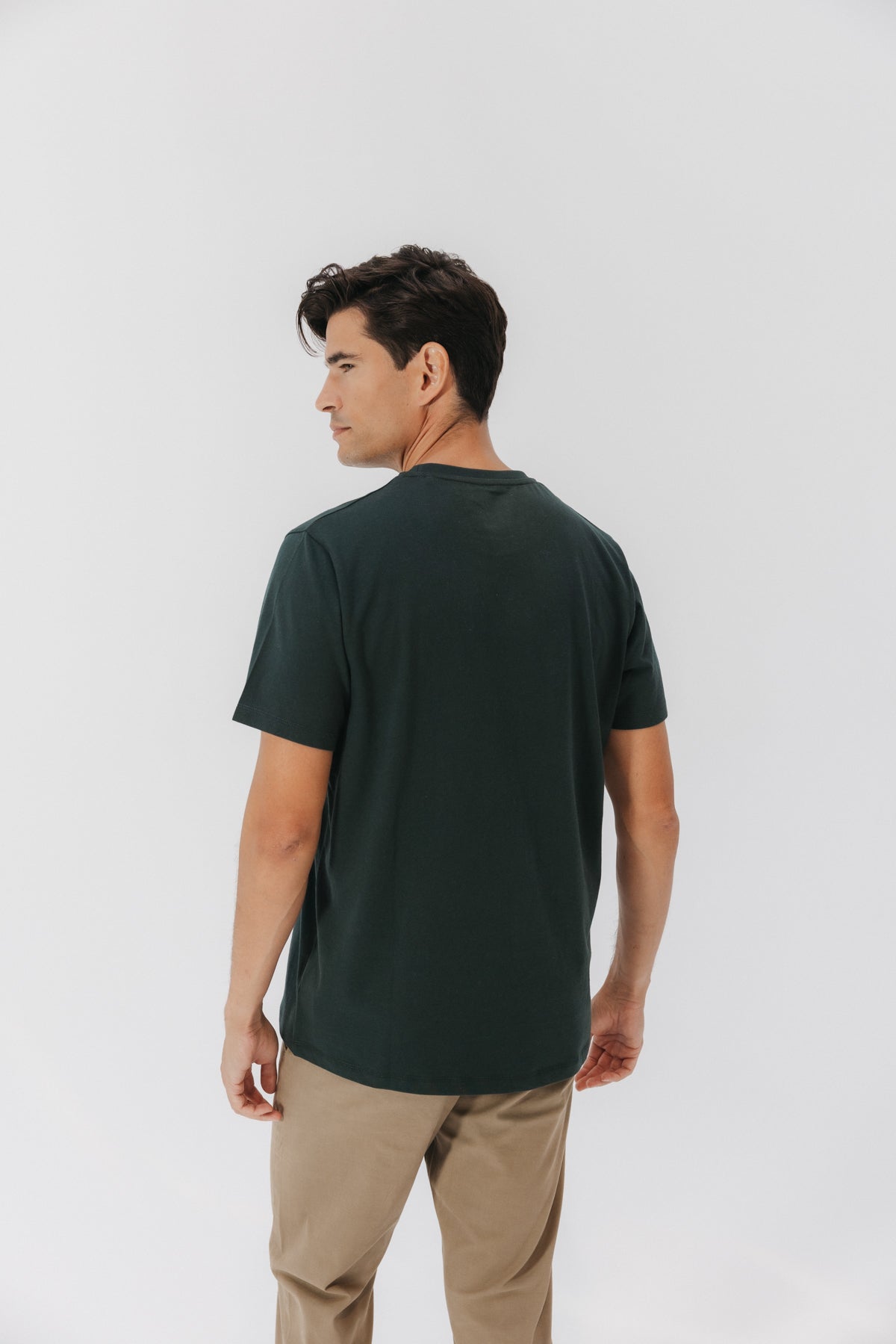 CAMISETA BORDADO LOGO CONTRASTE VERDE BOTELLA