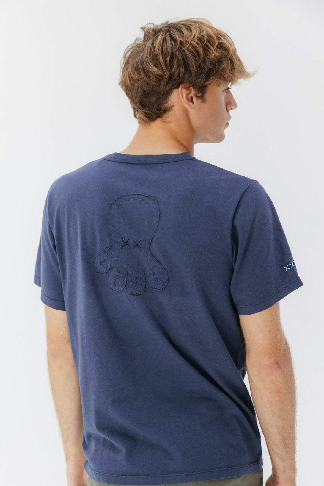 CAMISETA LOGO TEJIDO AZUL MARINO DELAVÉ