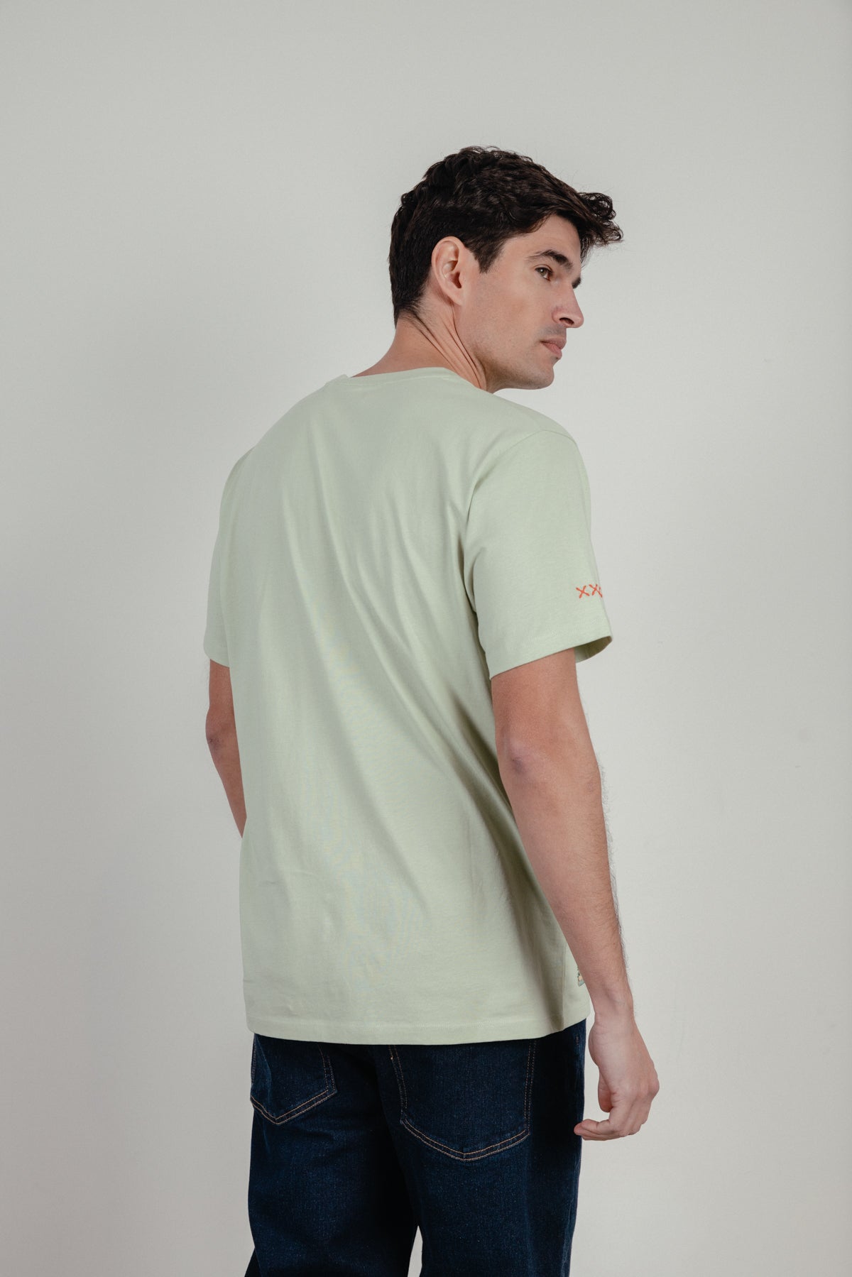 Camiseta bordado logo contraste verde menta