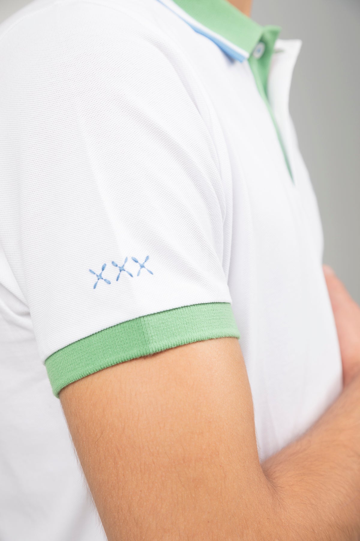 Polo contrastes bicolor blanco puro
