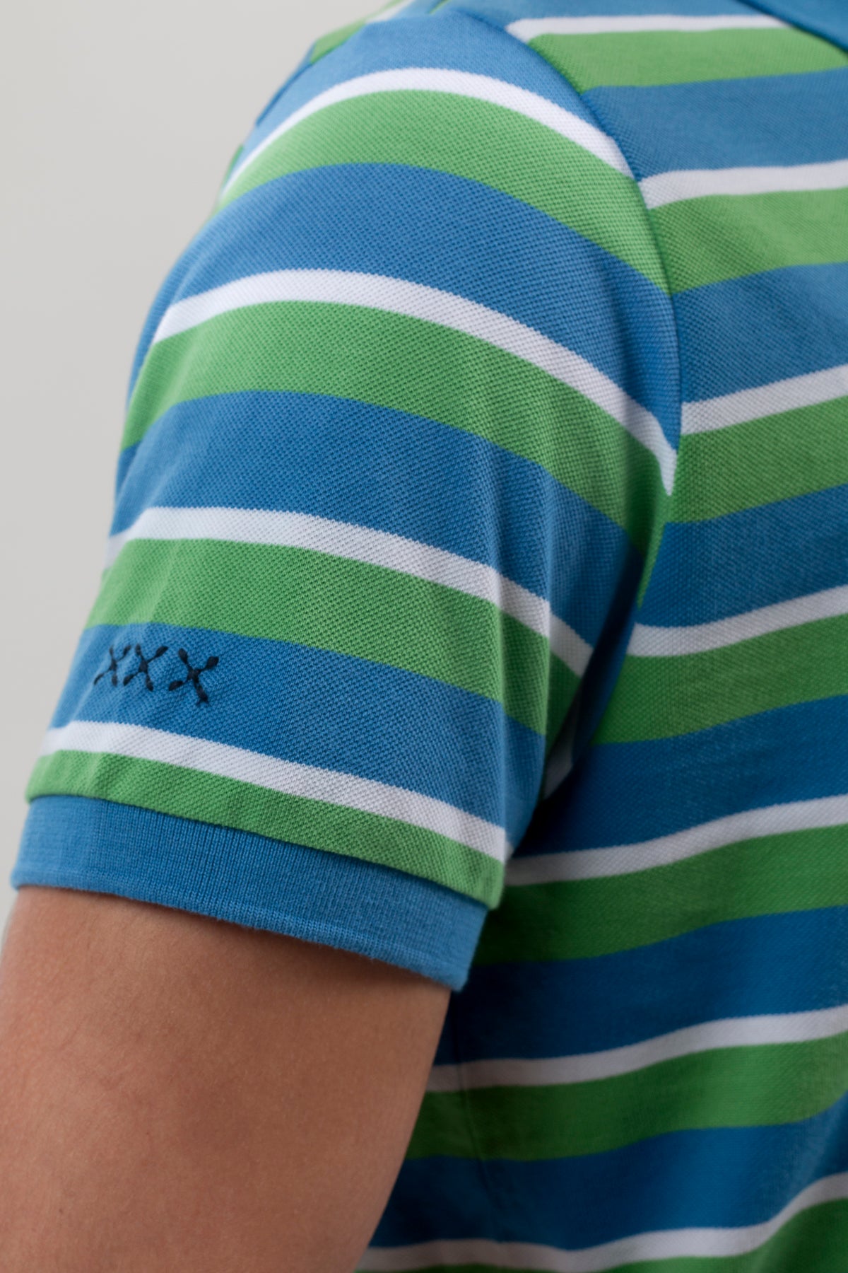 Polo multiraya logo bordado multicolor