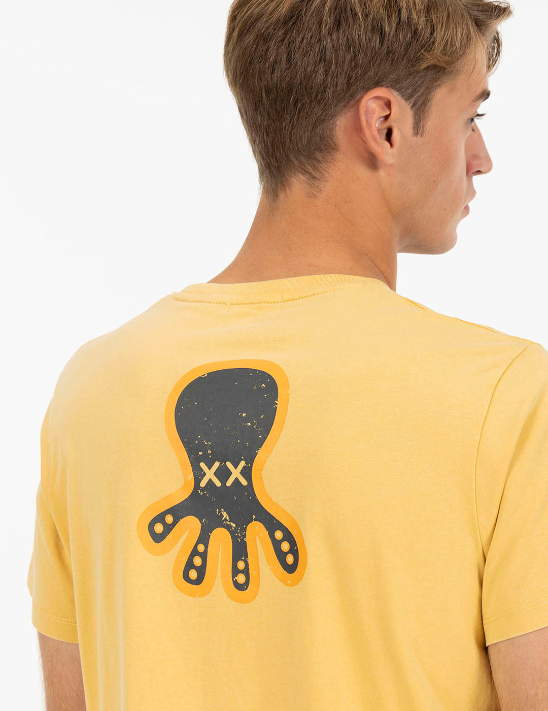 DELAVÉ MUSTARD TRIPLE LOGO PRINT T-SHIRT