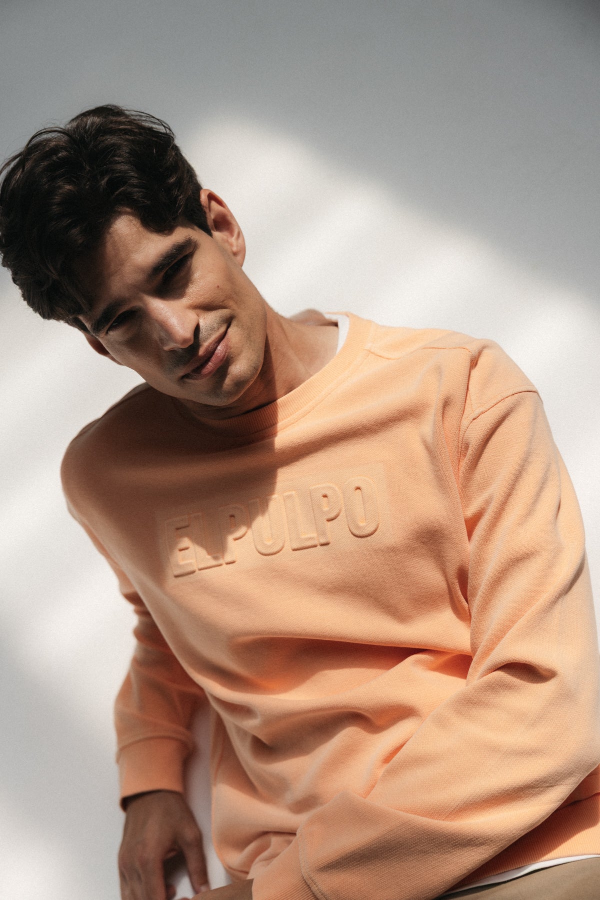 SUDADERA LAVADA ESTAMPADO RELIEVE HELSINKI MELOCOTÓN