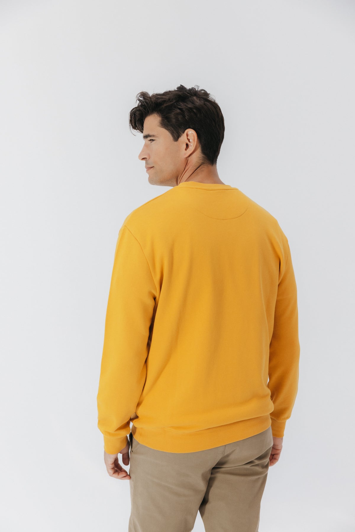 SUDADERA BORDADO CONTRASTE MOSTAZA