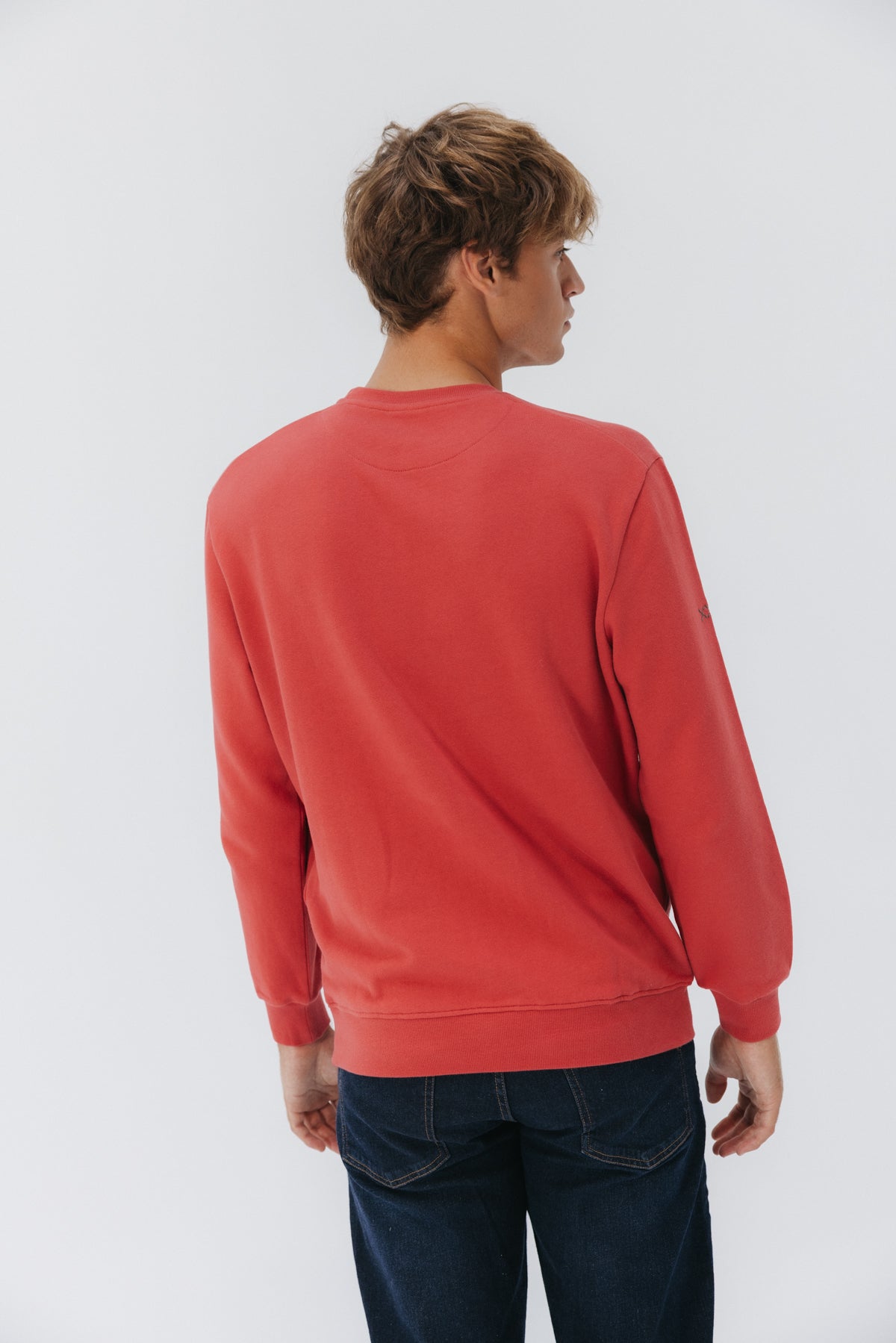 SUDADERA BORDADO CONTRASTE ROJO DELAVÉ