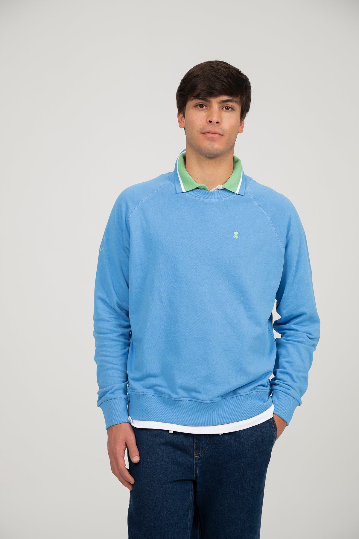 Sudadera manga ranglan bordado contraste azul lavanda