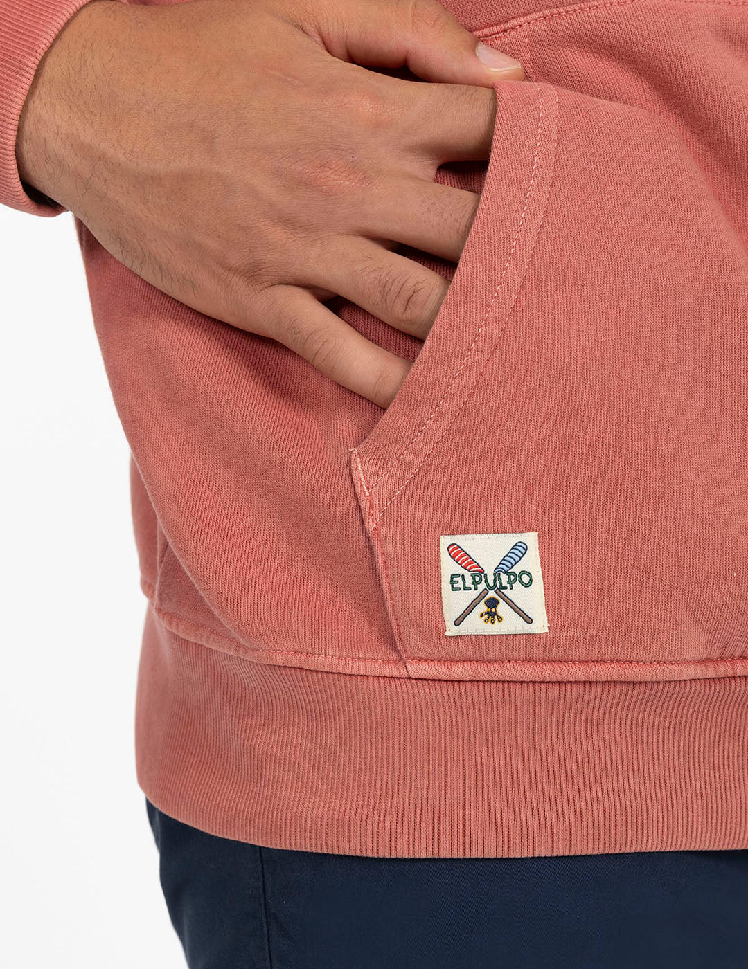 SUDADERA CAPUCHA LAVADA CON BORDADO ROSA FLAMINGO