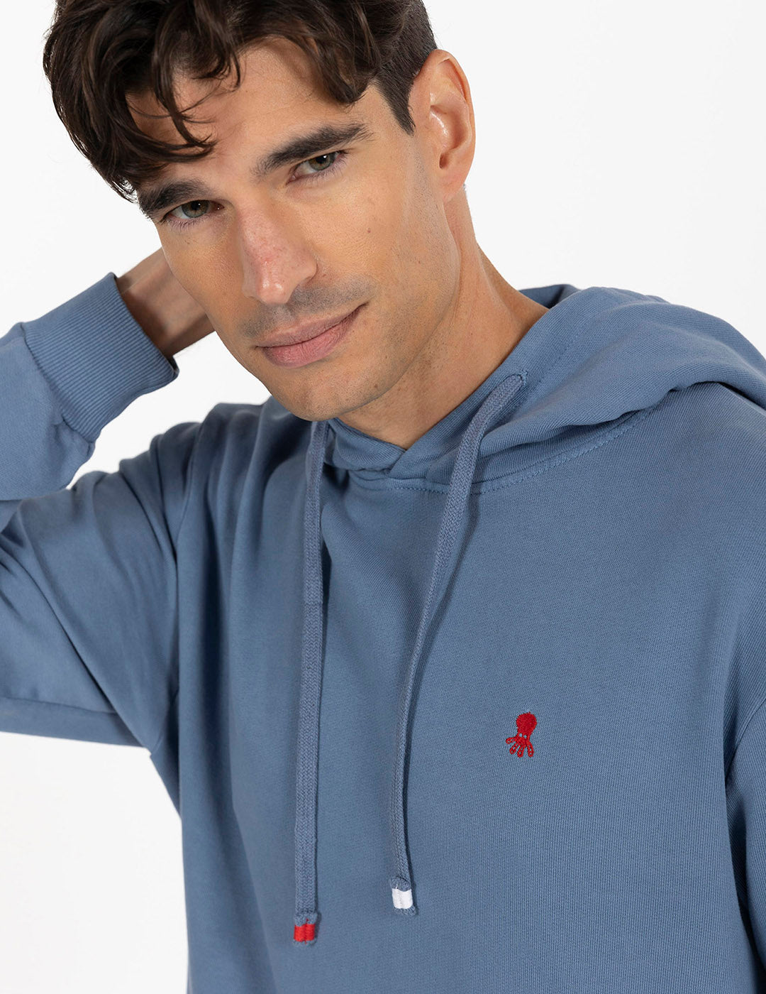 SUDADERA CAPUCHA LAVADA CON BORDADO INDIGO DELAVÉ