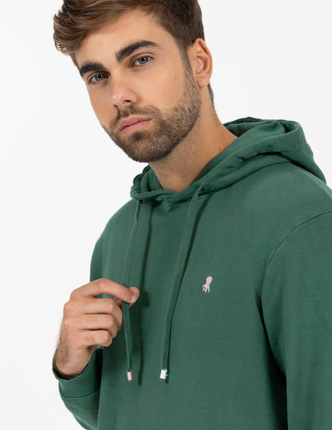 SUDADERA CAPUCHA LAVADA CON BORDADO VERDE INGLÉS