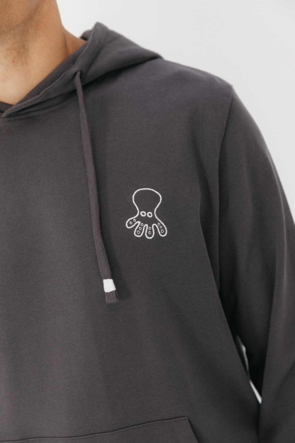 SUDADERA CAPUCHA WINTER POLES ANTRACITA