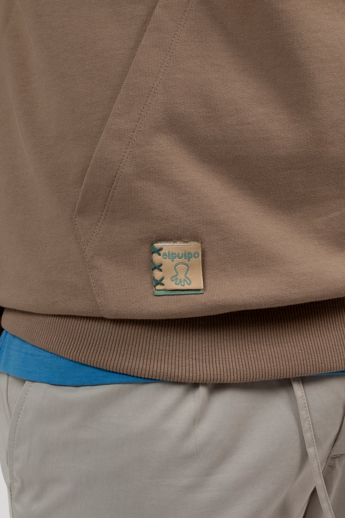 Sudadera estampado óleo paisaje arena