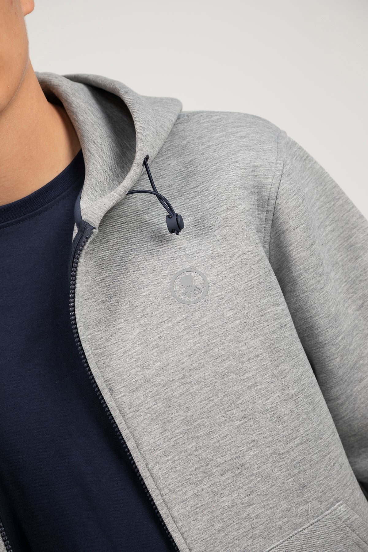 Sudadera capucha cremallera neopreno parche engomado gris vigoré