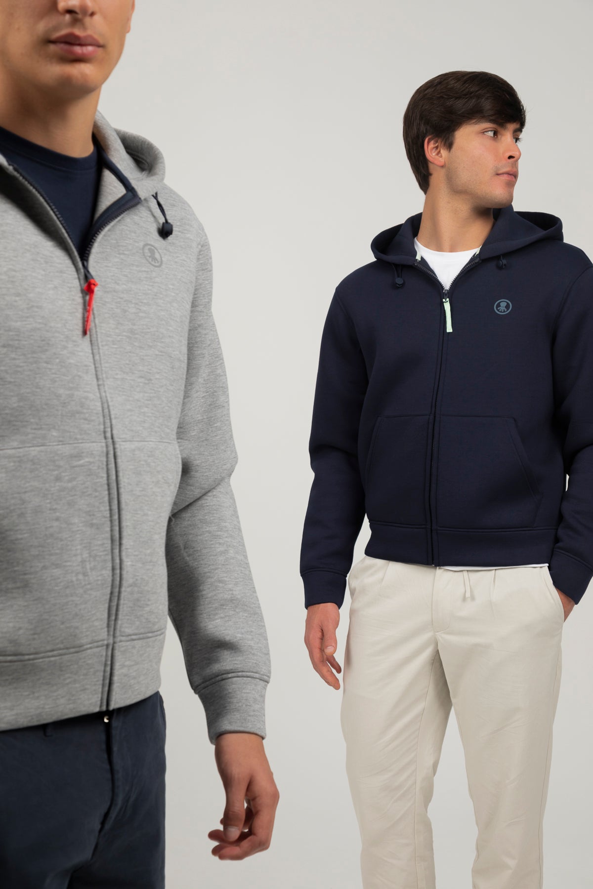 Sudadera capucha cremallera neopreno parche engomado azul marino
